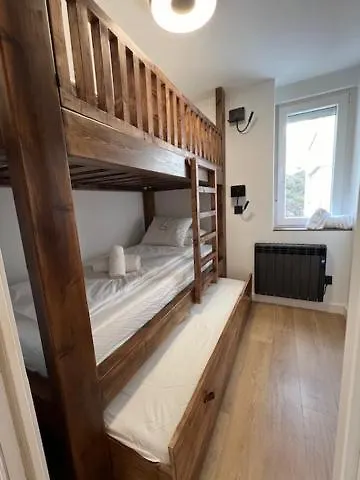 Estrella De Nieves *